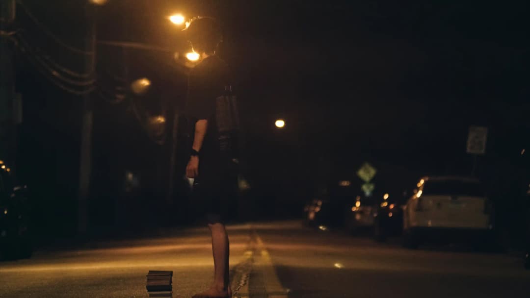 Item me-standing-instreet